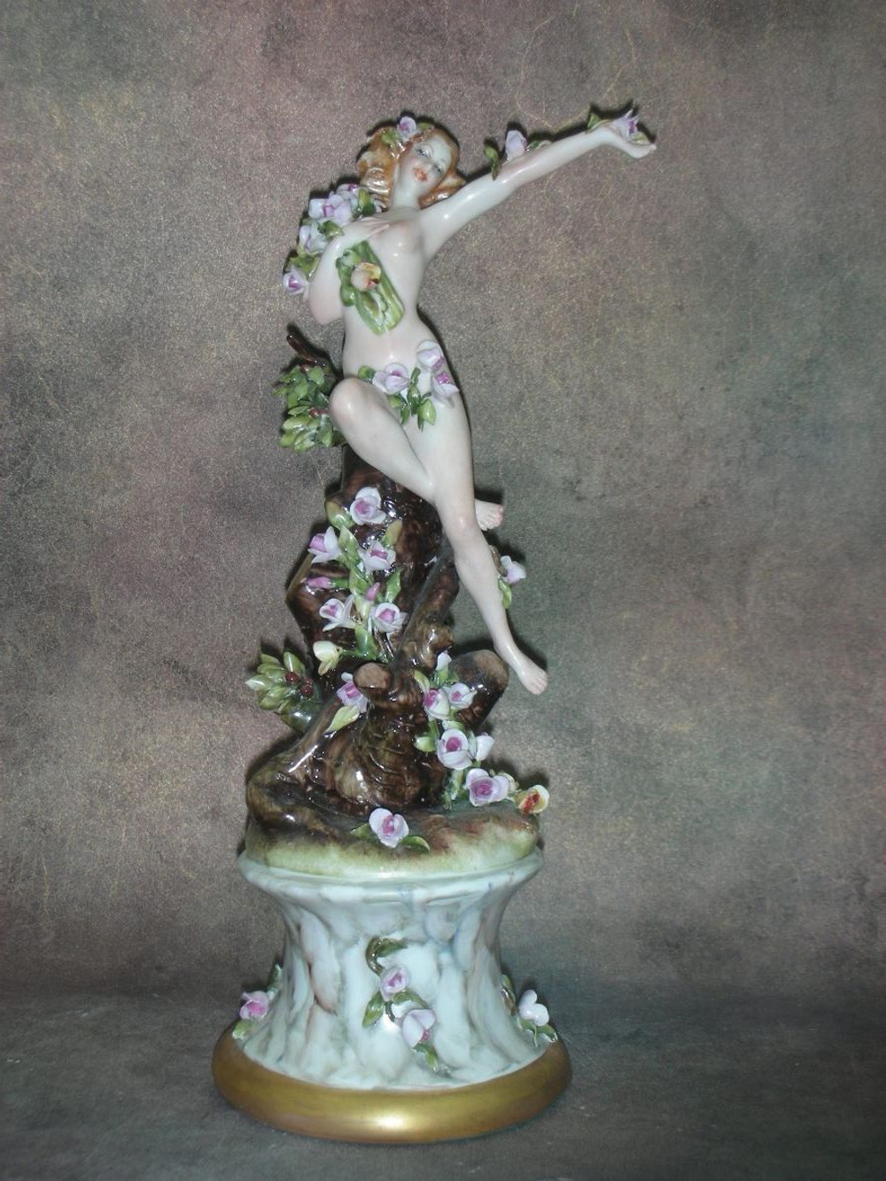 Фарфор. Статуэтка. Леди. Capodimonte. Италия