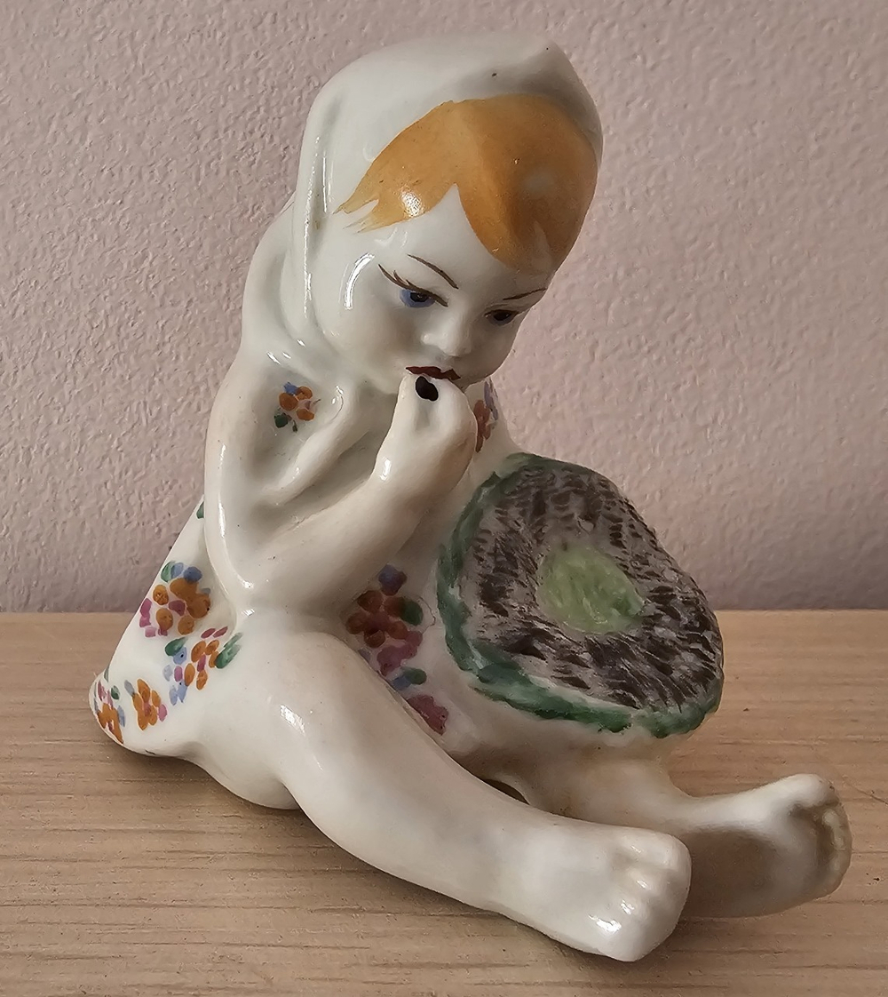 Девочка с подсолнухом. Киев
