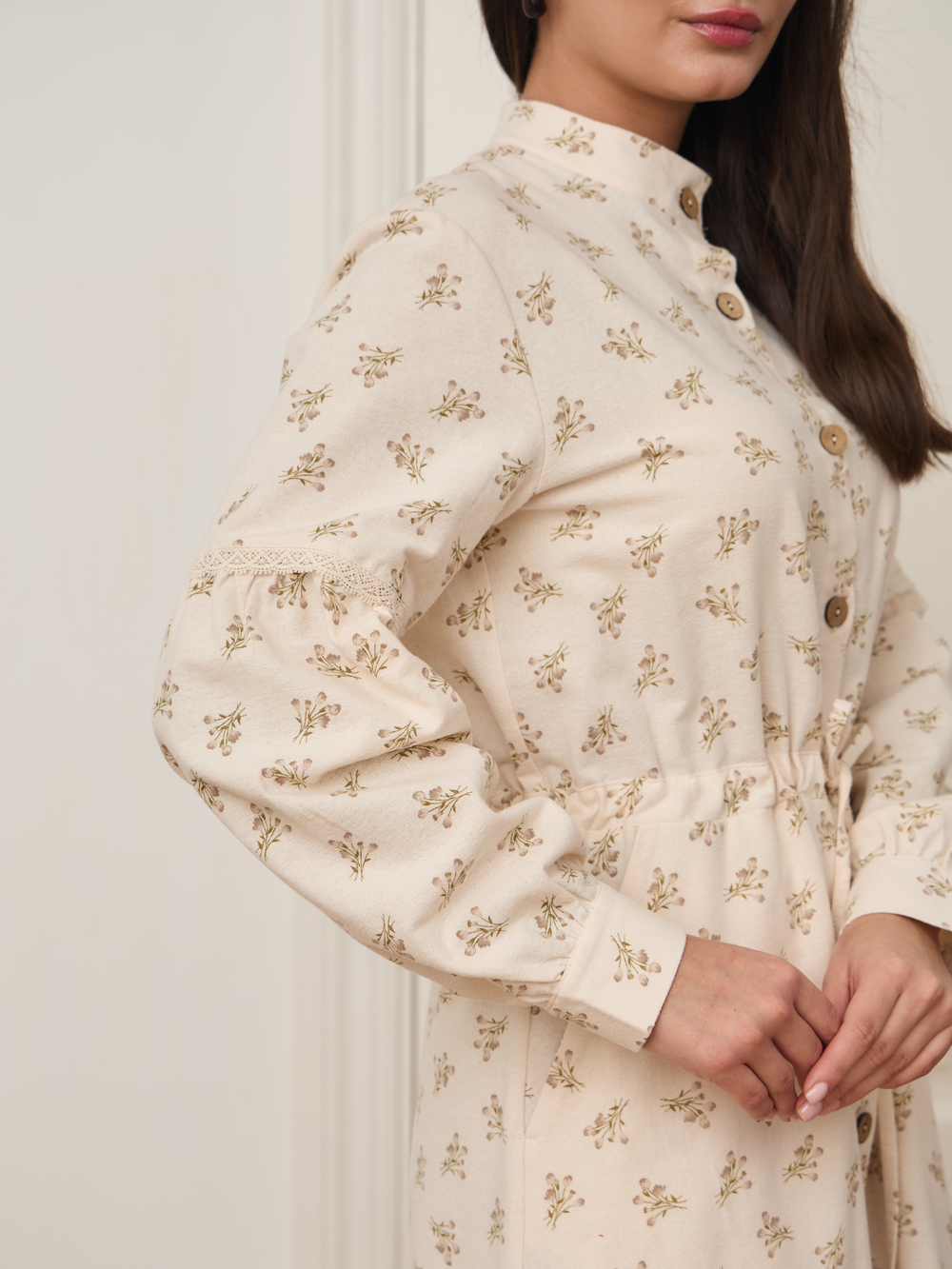 Платье-рубашка с кружевом