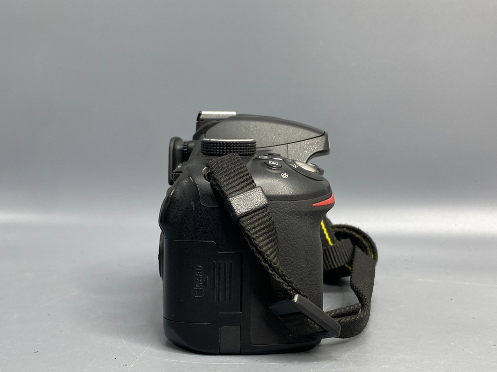 Nikon D3200 Kit + 18-55mm 5.000 кадров