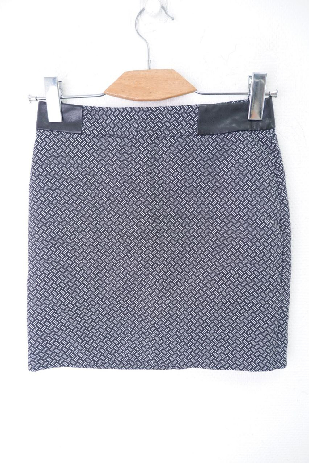 Юбка Oodji серая с броским принтом 42 размер