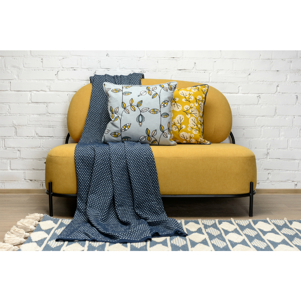 Чехол для подушки с орнаментом Ягоды тайги вышивкой и декоративной окантовкой Russian North 45х45 Tkano