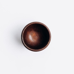 Деревянная чаша на ножке для орехов, соусов, специй из дерева сибирский кедр. SP10