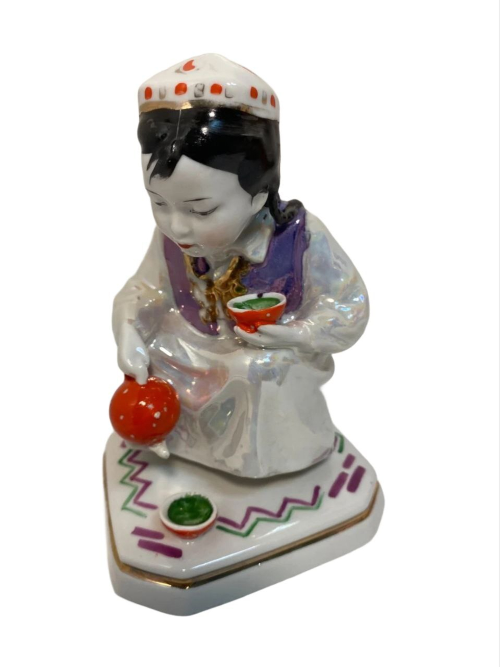 Фарфоровая статуэтка "Маленькая хозяйка" ДФЗ