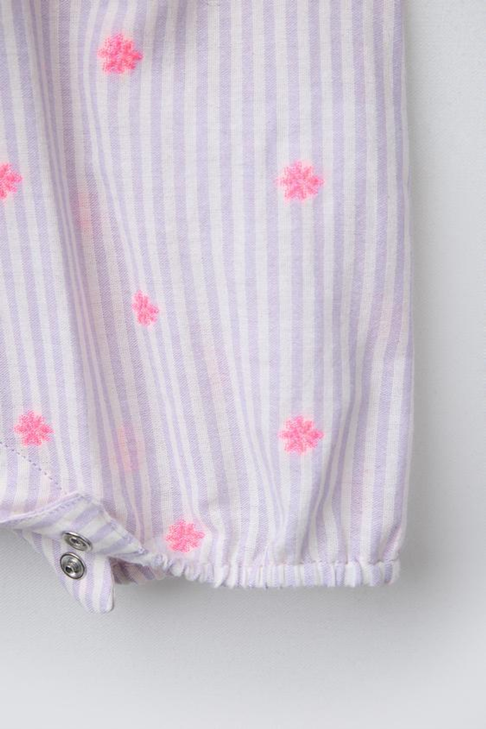 ZARA КОМБИНЕЗОН В ПОЛОСКУ С ЦВЕТОЧНОЙ ВЫШИВКОЙ, СВЕТЛО-СИРЕНЕВЫЙ