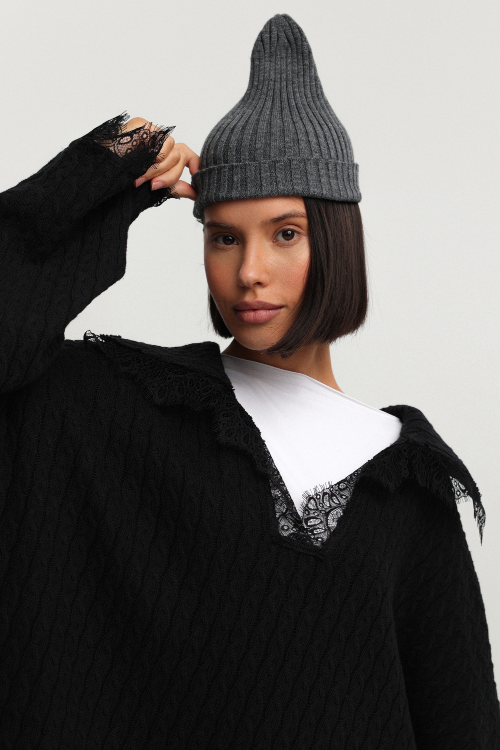 Джемпер с кружевом