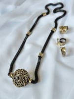 Колье ажурный шар на длинной металлической черной цепочке, бронза