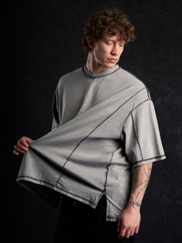 Серая оверсайз футболка с вывернутыми швами