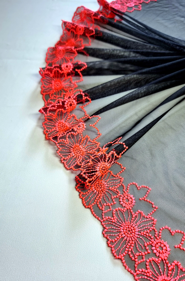 Вышивка на сетке черная/оранжево-розовая правая К573