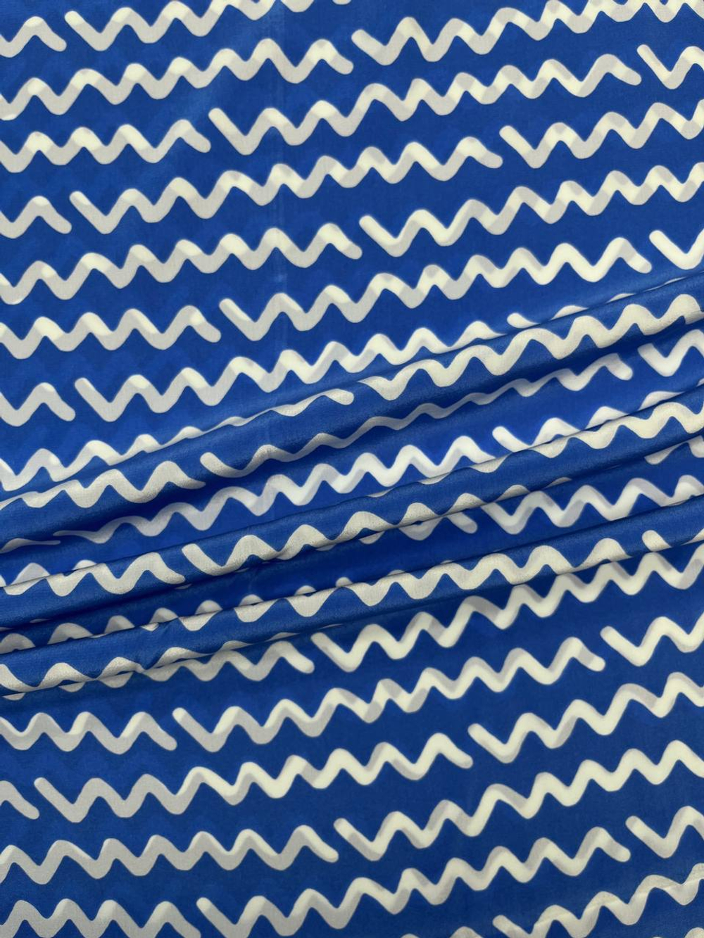 Шелк голубой с белыми узорами