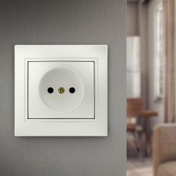 Розетка Intro Plano 1-201-06 без заземления 2P, 16А-250В, IP20, СУ, перламутр | Intro Plano