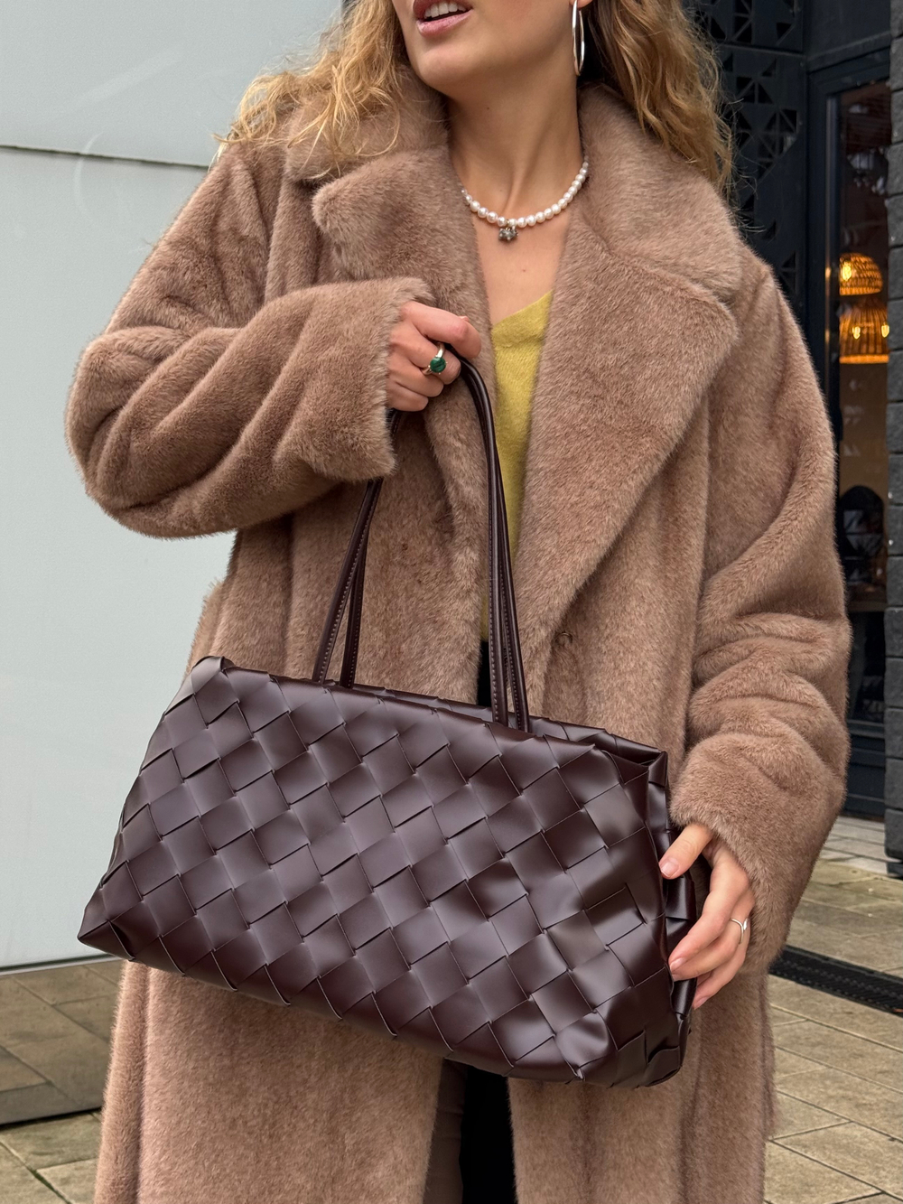 Кожаная плетеная сумка горький шоколад
