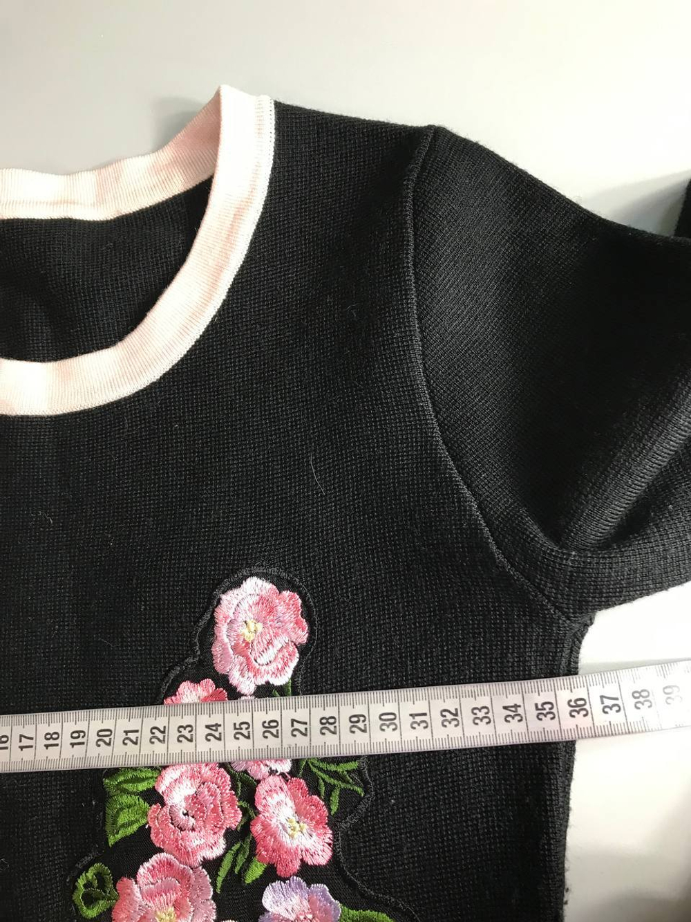 Платье шерстяное с вышивкой, маркировка М, визуально 46 размер