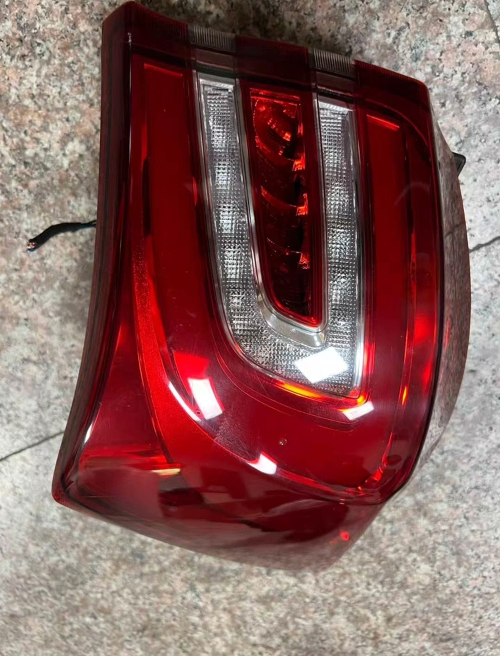 Задний фонарь (стоп-сигнал, плафон) на BYD Qin EV