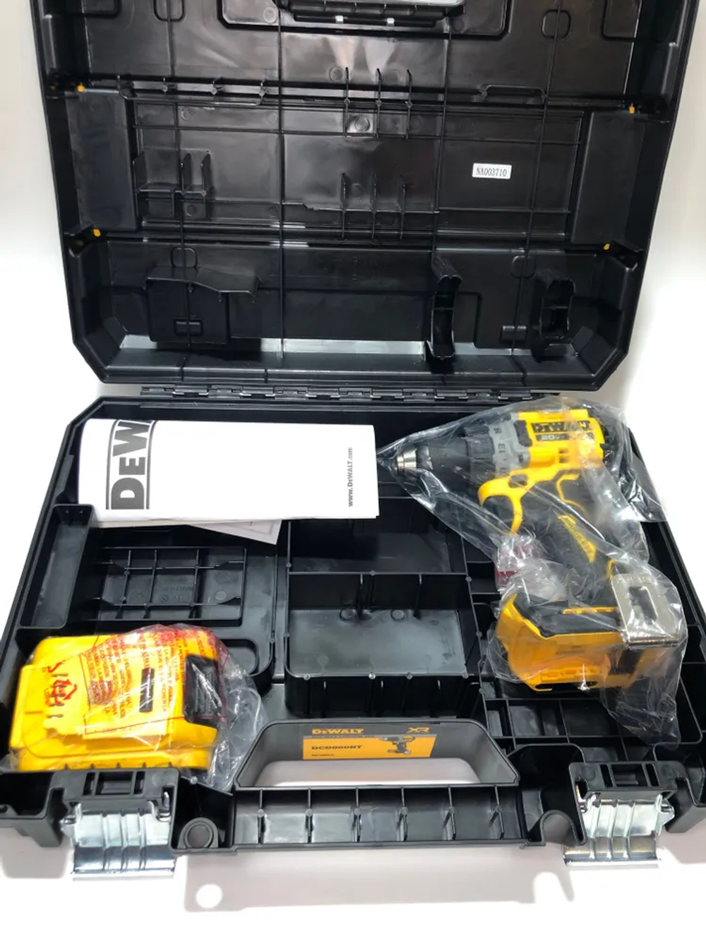 Дрель шуруповерт DeWalt DCD800 с Акб 2 ah