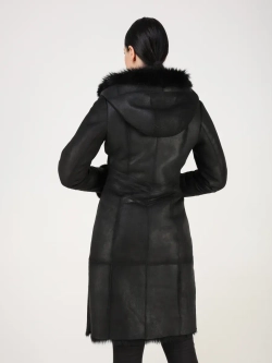 Дубленка зимняя натуральная с капюшоном