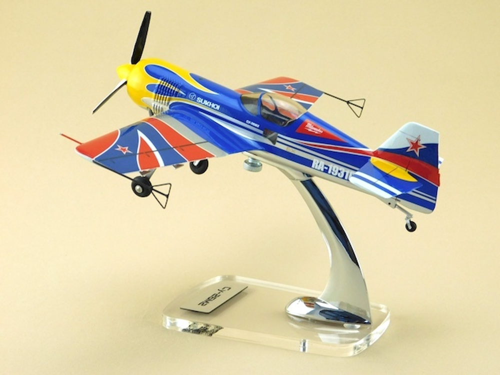 Модель самолета Су-26М2 (М1:30)