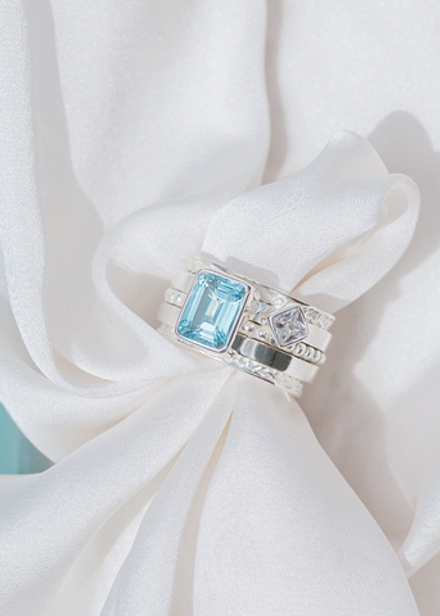 Кольцо «Мозаик» раф прямоугольный с голубым топазом и ромбом белый циркон