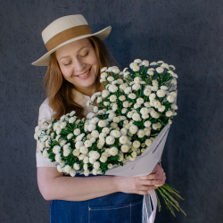 159. Воздушный стойкий моно-букет с хризантемой сантини