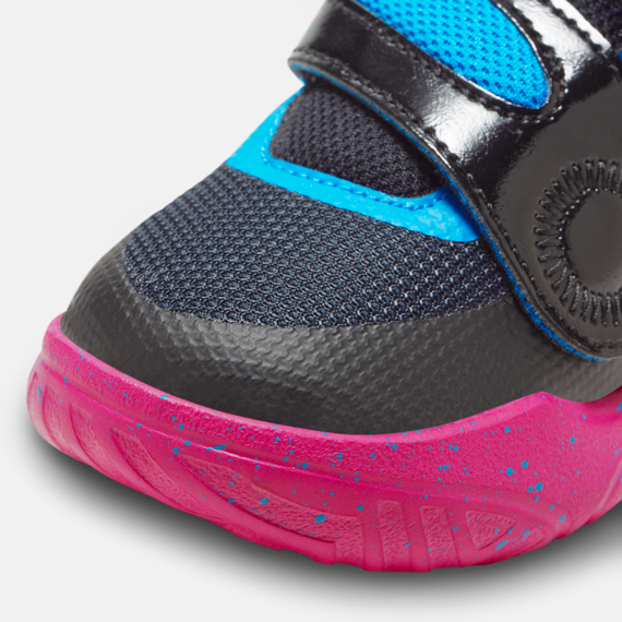 NIKE Team Hustle D 11 Детская обувь, низкий рост, черно-белый, для маленьких