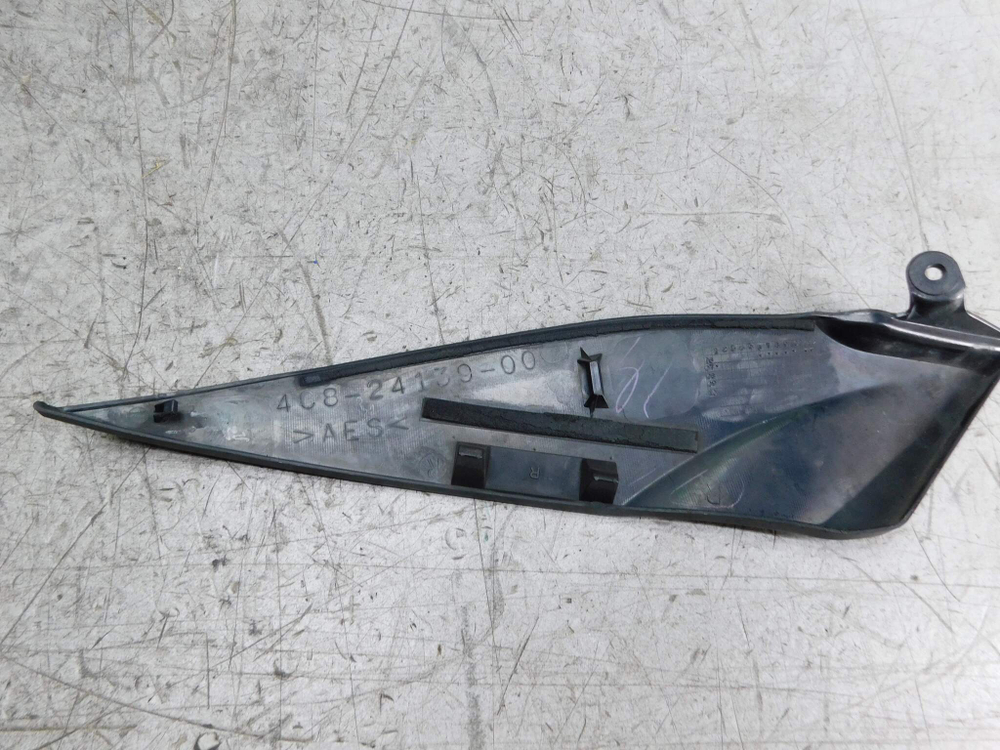 пластик боковой правый Yamaha YZF-R1 2007 4C8-24139-00-00