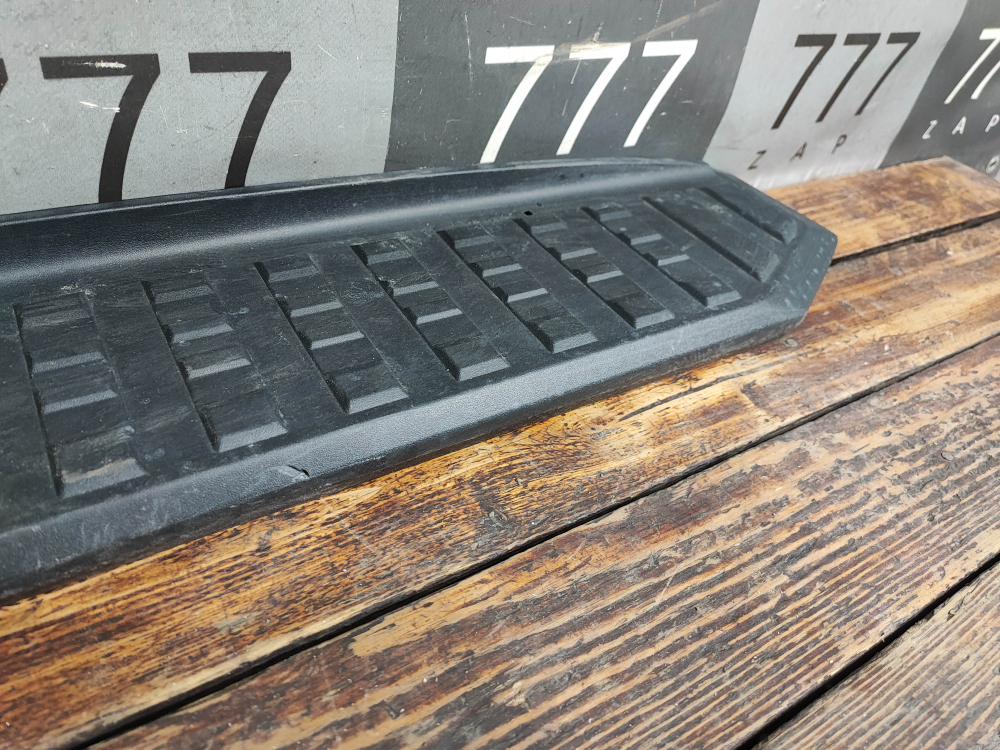 Накладка порога правого Toyota Land Cruiser Prado 250 23-нв Б/У Оригинал 517716A220