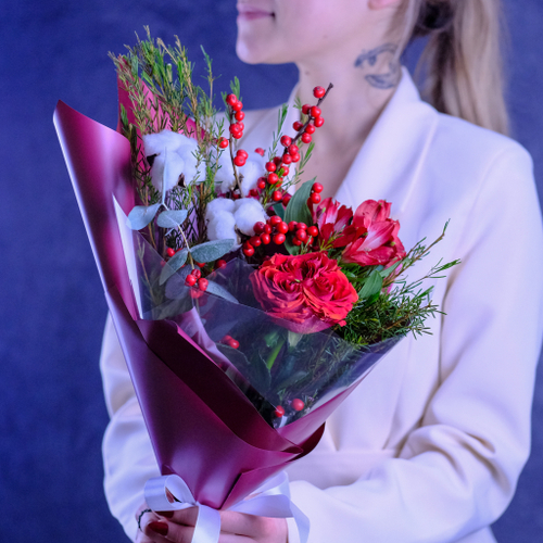 Купить Зимний букет с пионовидной розой #697