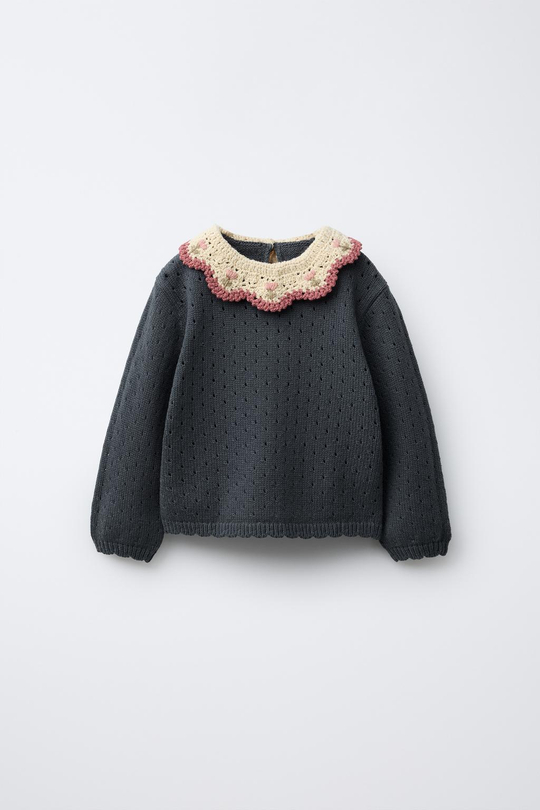 ZARA ТРИКОТАЖНЫЙ ДЖЕМПЕР С ВОРОТНИКОМ, СВЯЗАННЫМ КРЮЧКОМ, ВЫЦВЕТШИЙ СИНИЙ
