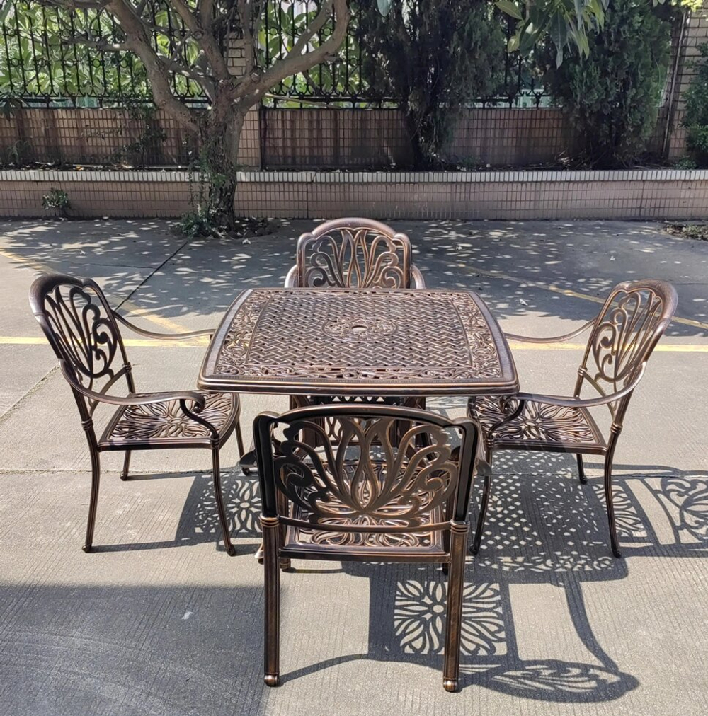 Обеденная группа Rosolini из литого алюминия, античная бронза