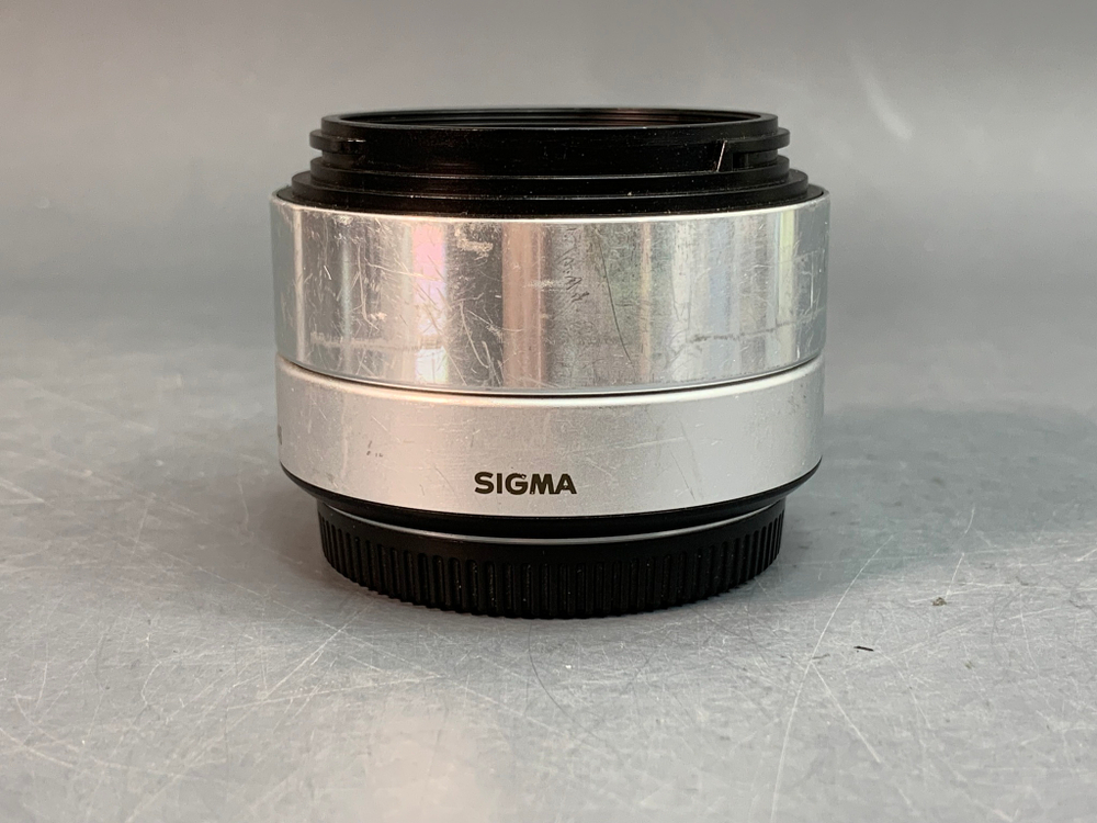 Sigma AF 30mm f/2,8 DN Micro 4/3 с дефектом.
