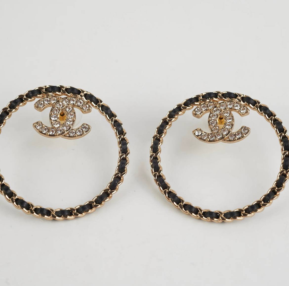 Серьги Chanel Crystal Lambskin CC Chain Hoop Earrings