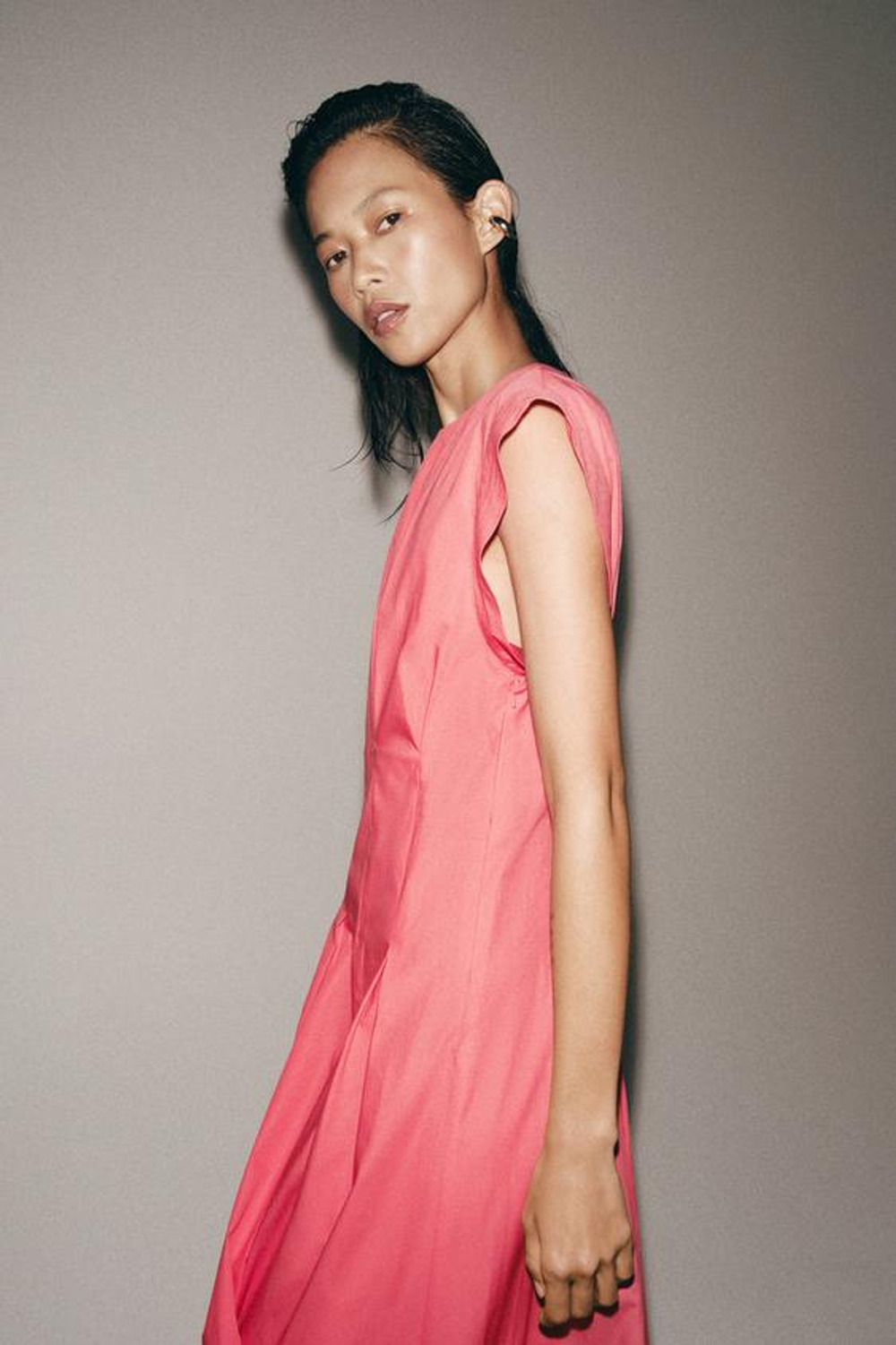 ZARA ПЛАТЬЕ ИЗ ПОПЛИНА СО СКЛАДКАМИ — ZW COLLECTION, КОРАЛЛОВЫЙ