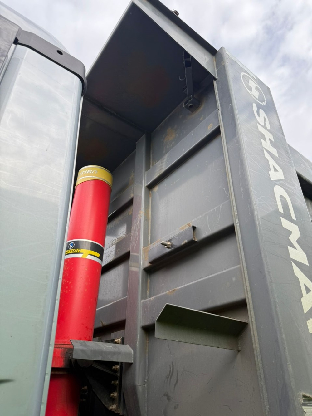 Shacman (Shaanxi) SX* 8x4 Самосвал SX331863366 (Дизельный, 12,5 л, 544 л.с., МТ)