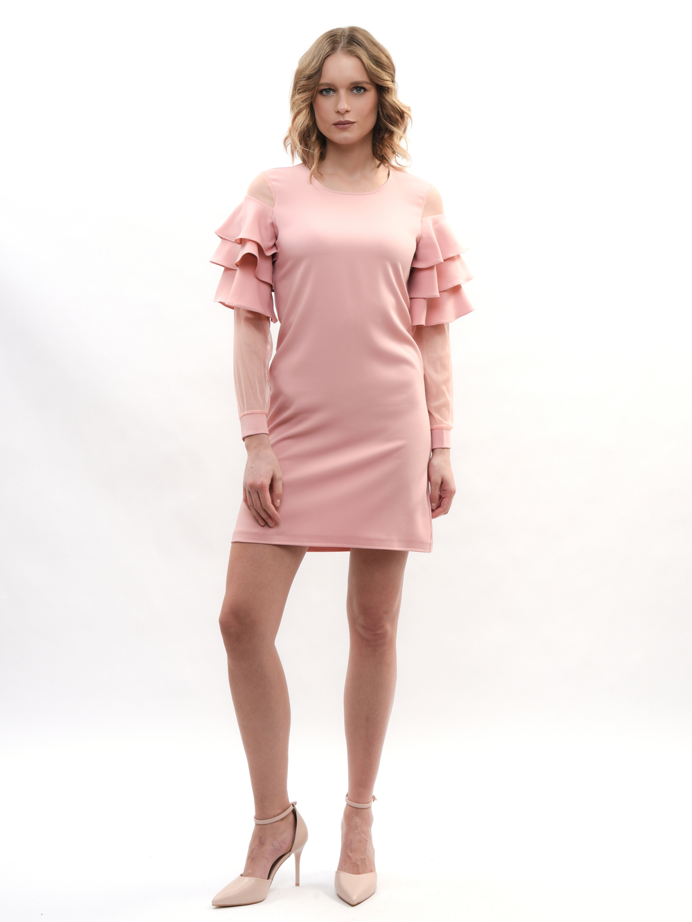 Платье с воланами на рукавах