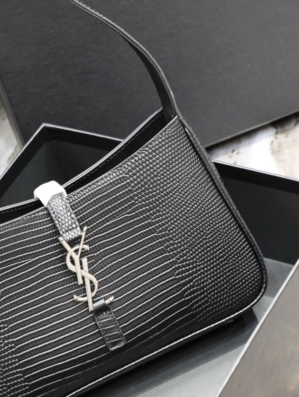Saint Laurent Le 5 à 7 Hobo Bag