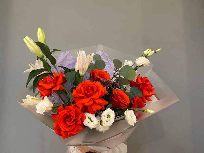 Букет с красными французскими розами "Поэт"