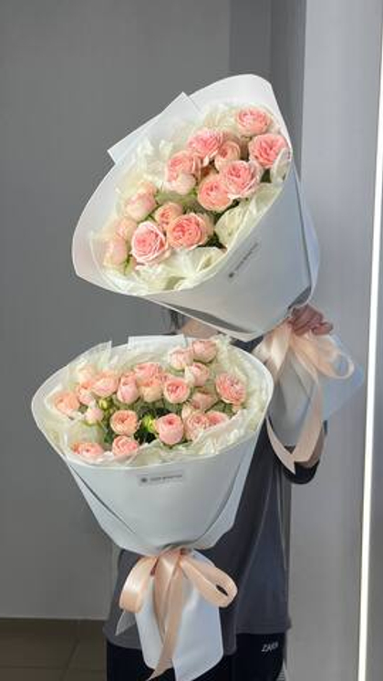 Авторский букет из кустовых роз