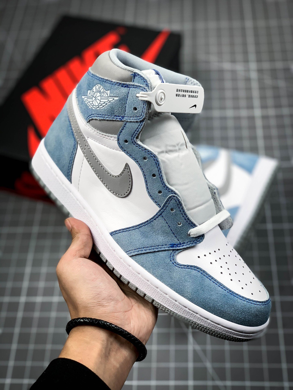 AIR JORDAN 1 RETRO HIGH OG HYPER ROYAL/LIGHT SMOKE GREY/WHITE