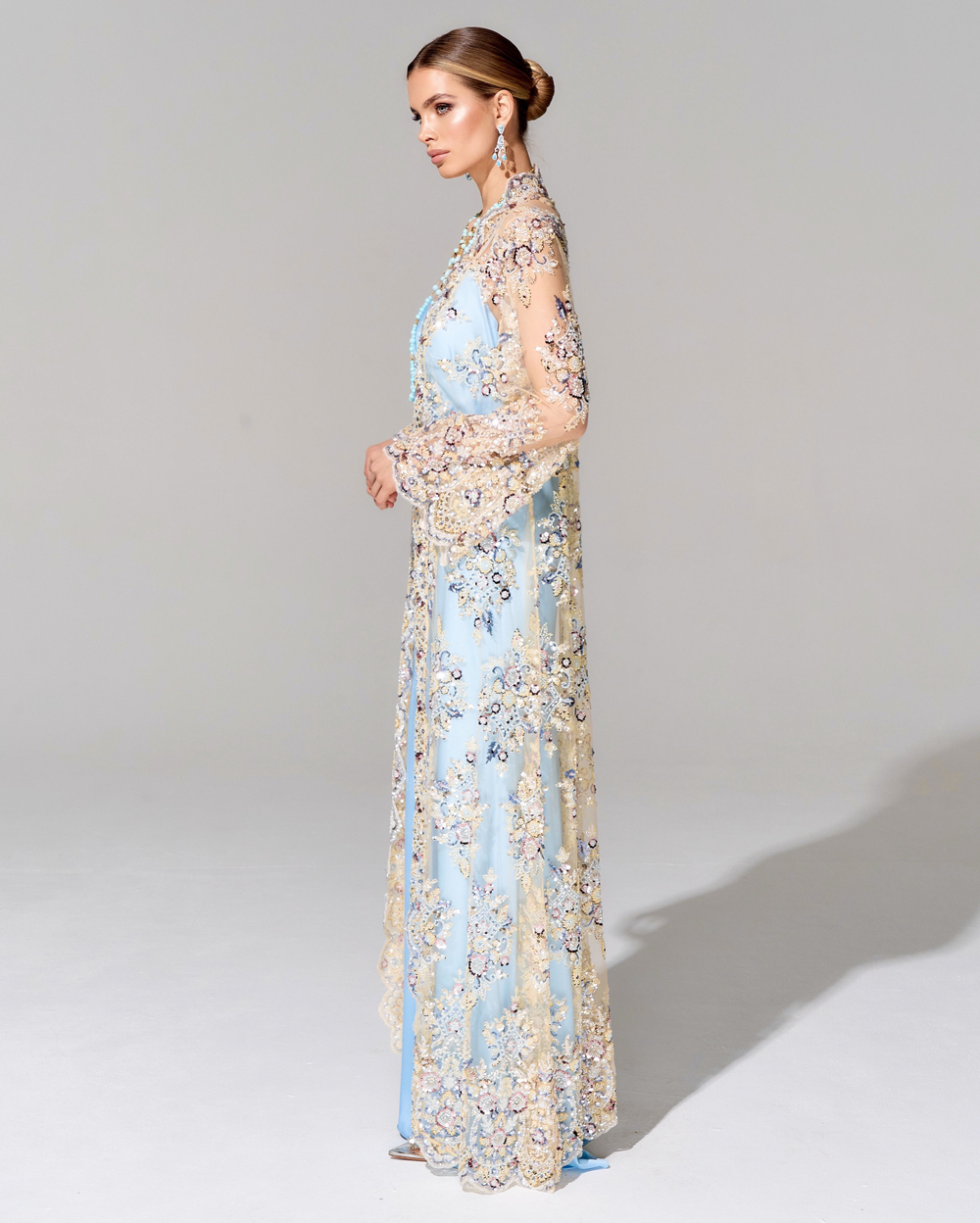 Кардиган с вышивкой ручной работы