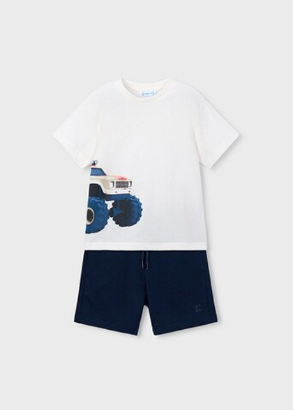 футболка с шортами