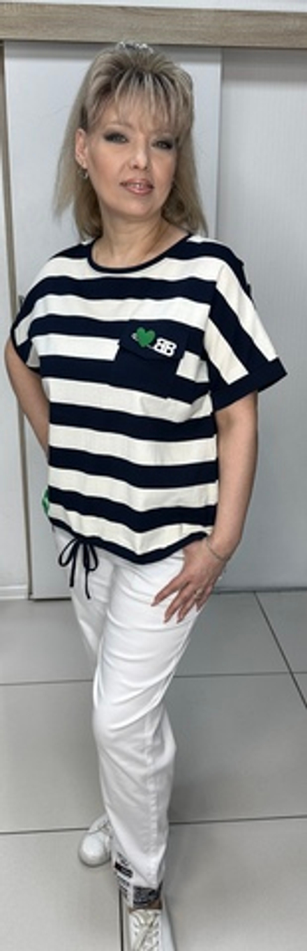 Блузон из хлопка в сине-белую полоску с булавкой