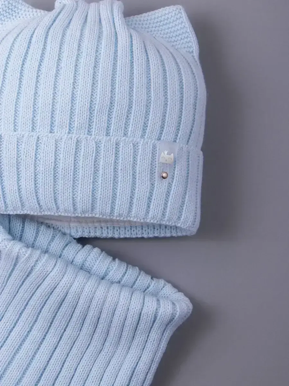 Шапка для девочки осенняя c ушками и снуд