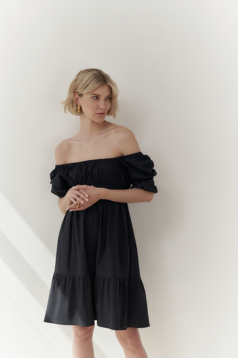 Платье мини с рукавом фонарик