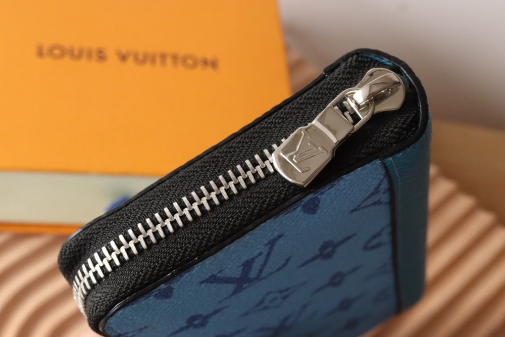 Louis Vuitton Zippy Vertical Wallet
