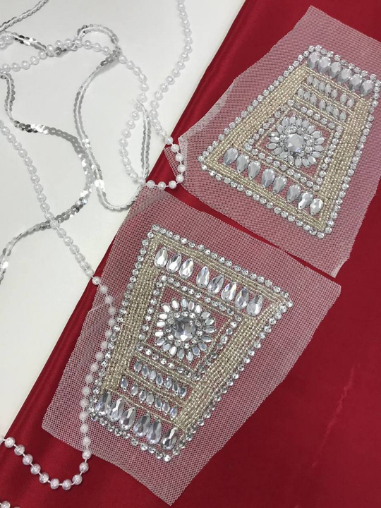 Аппликация пришивная, бисер/стразы на сетке, серебро