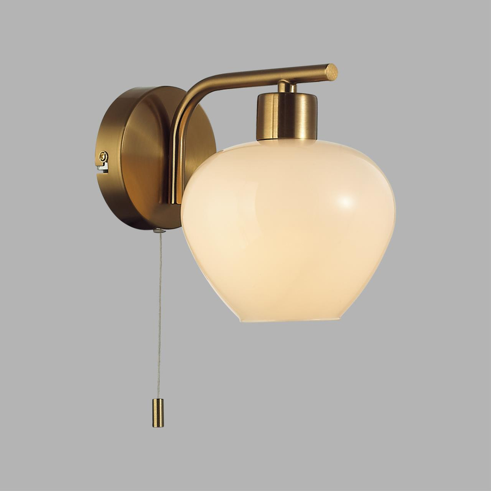 8278/1W MODERNI латунь/белый, металл/стекло Бра Е14 1*40W 220V CARMELA