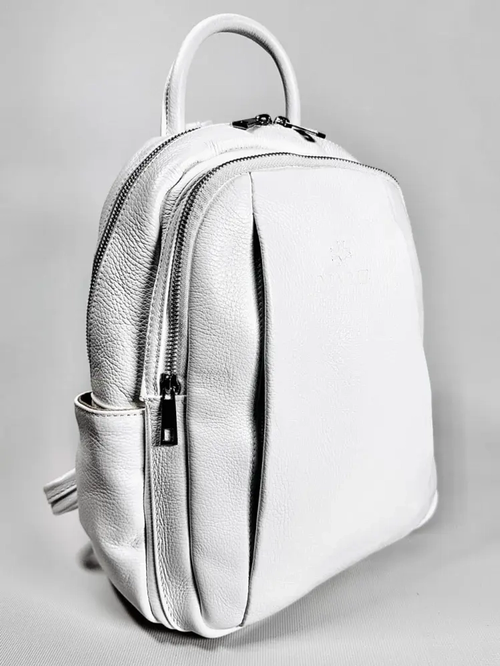 Женский городской рюкзак из натуральной кожи белого цвета