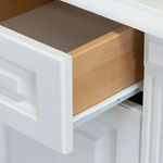 Прикроватная тумба с ящиком и дверью Харви с филенкой для спальни в викторианском стиле, тумба прикроватная деревянная белая с ящиком и дверцей на ножках напольная из массива сосны