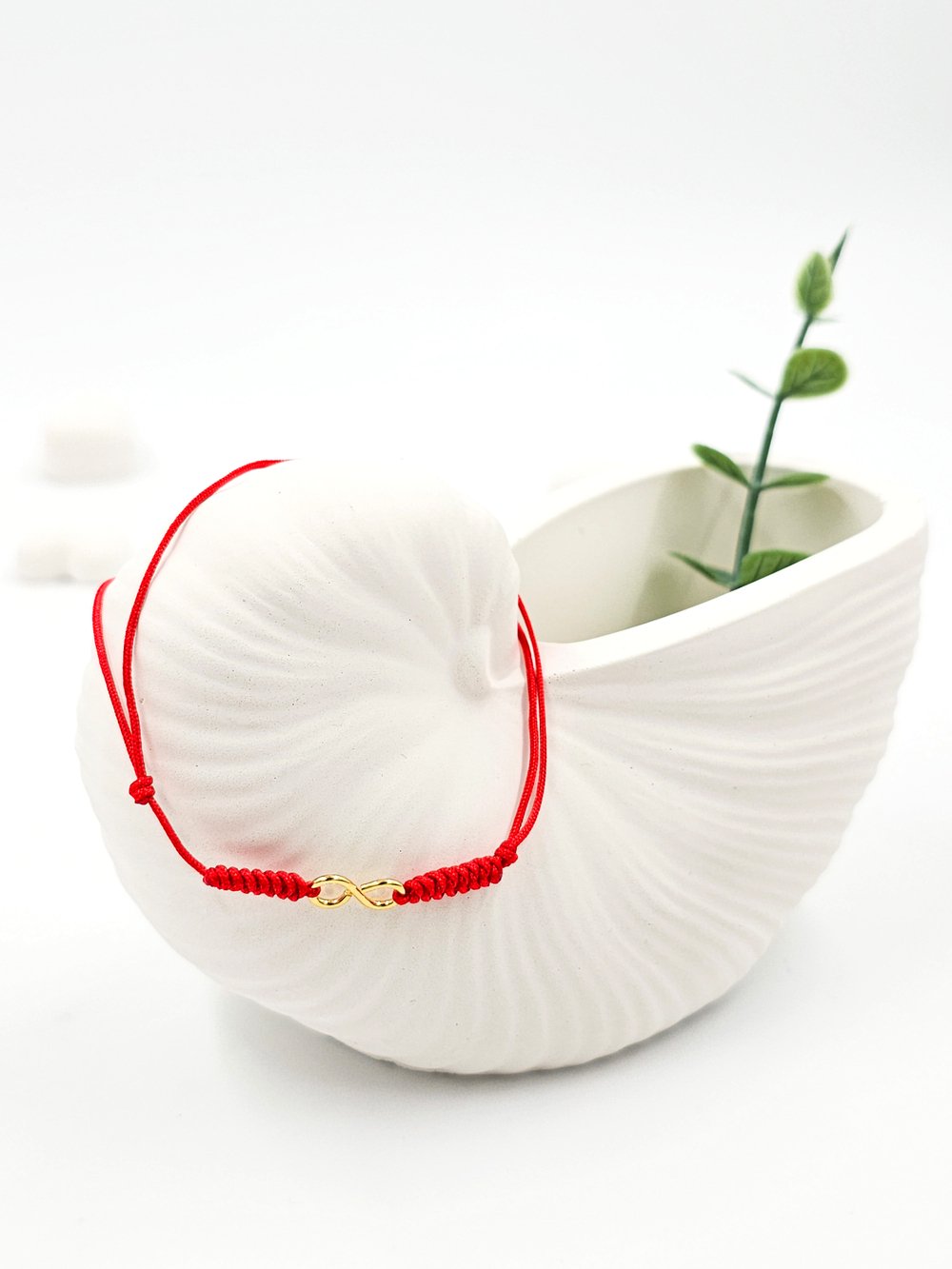 Браслет на ногу Бесконечность. Браслет из красной нити