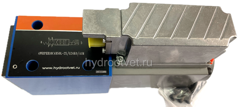 4WRPEH10C5B100L-2X/G24K0/F1M - Сервораспределитель Ду10 с обратной связью по положению золотника и встроенным усилителем (OBE), номинальный расход 100 л/мин, характеристика L - линейная, схема C5, сигнал управления F1 = 4...20 mA